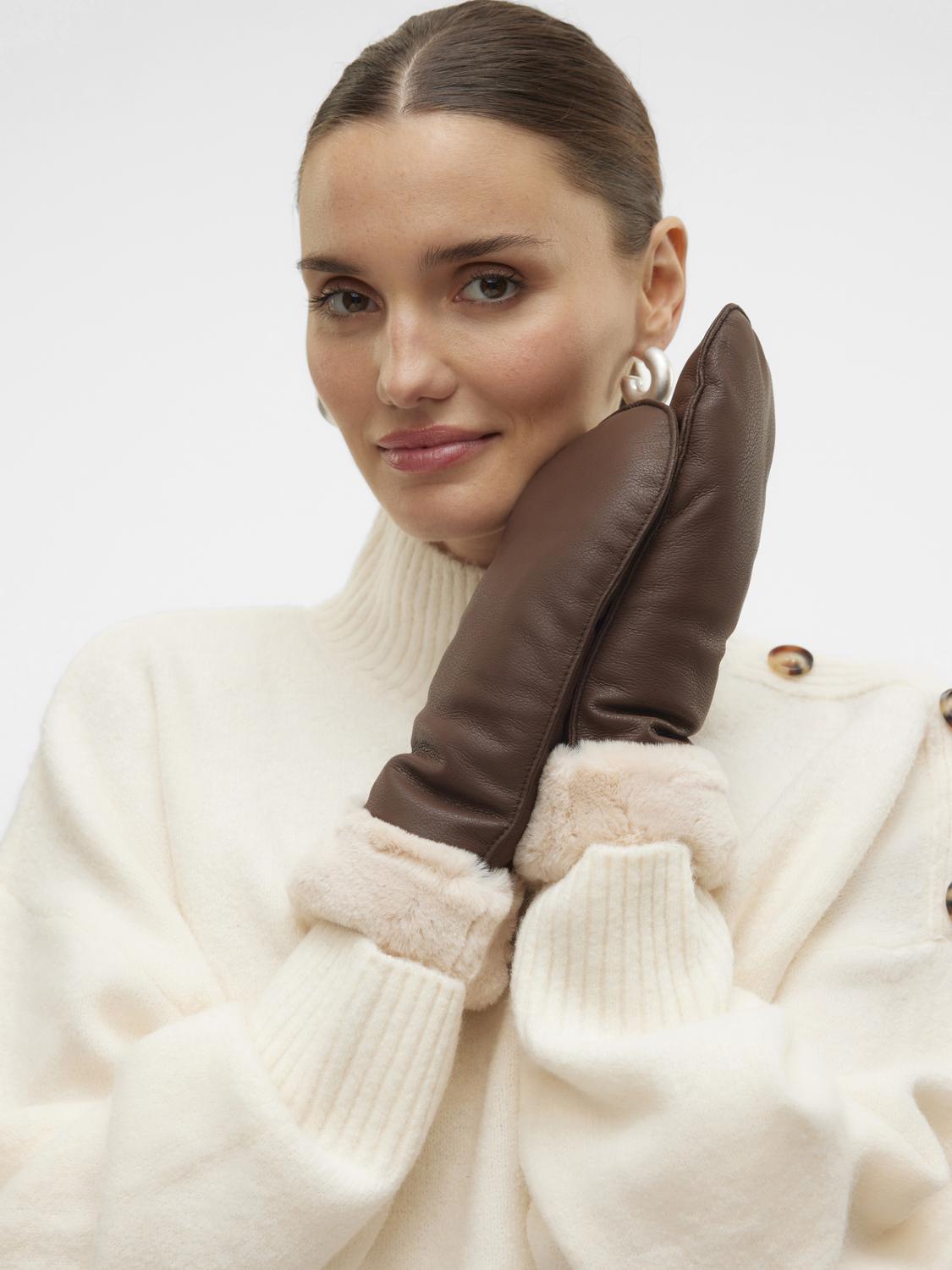 VMMATHILDE Gloves - Pinecone - VERO MODA & VILA Bergvik